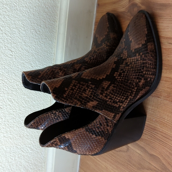 Steve Madden Alyse Snakeskin Chunky Booties Size 7 - Picture 2 of 5